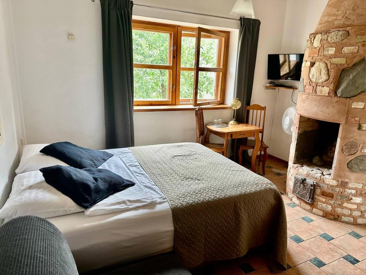 House Of Sun Bed & Breakfast Vilnius Bagian luar foto