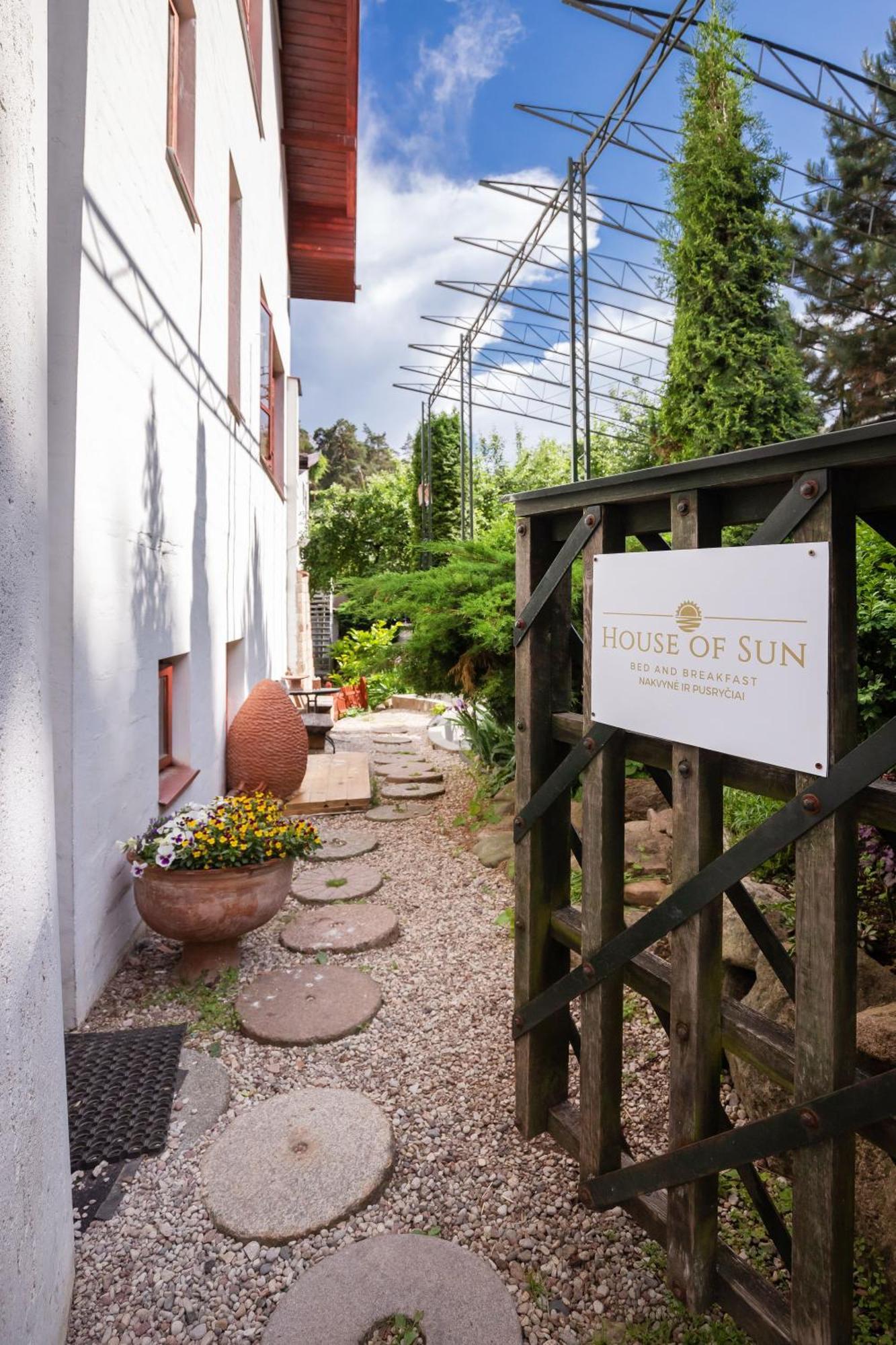 House Of Sun Bed & Breakfast Vilnius Bagian luar foto